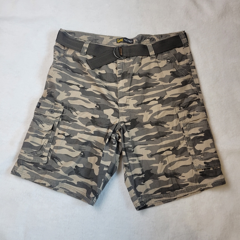 Men's Lee Camo Cargo Belted Shorts Sz 42